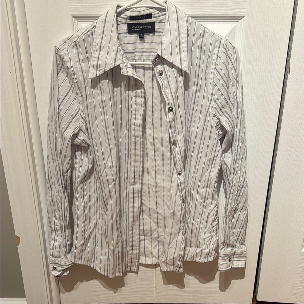 Jones New York White Lightweight button up dressy shirt